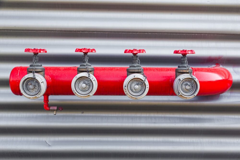 Пожарные гидранты и подставки под них